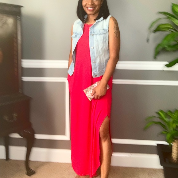 SLEEVELESS SIDE SLIT MAXI DRESS WITH POCKETS - Picture 2 of 2